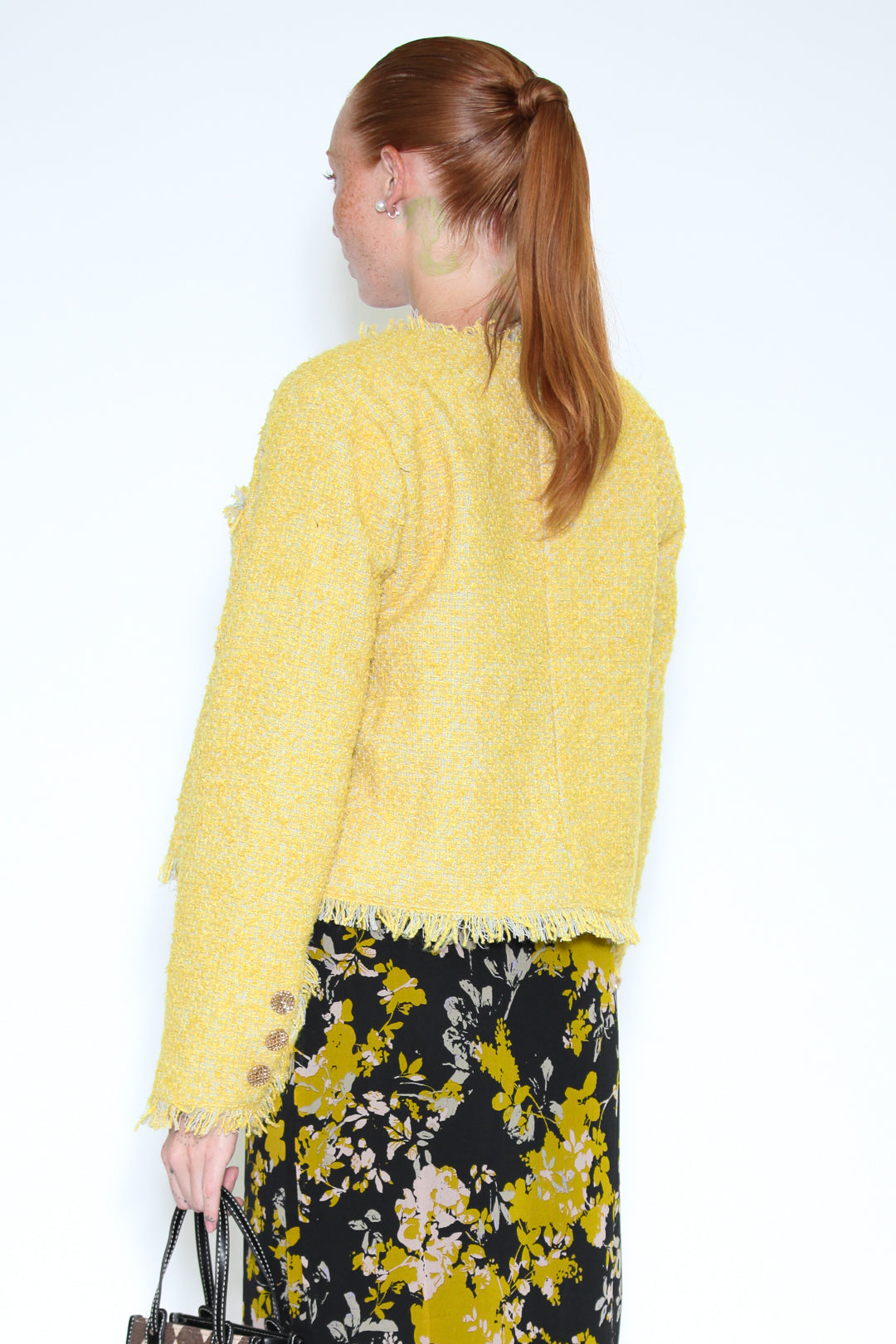 Blazer corto de lana de tweed amarillo