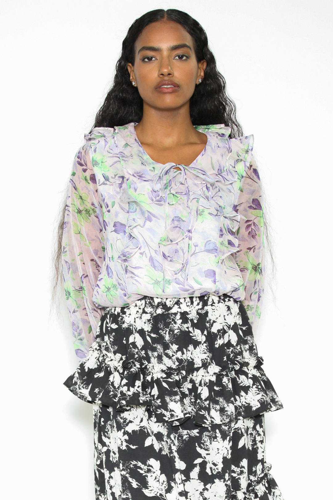 Blusa floral con volantes y estampado de organza de seda
