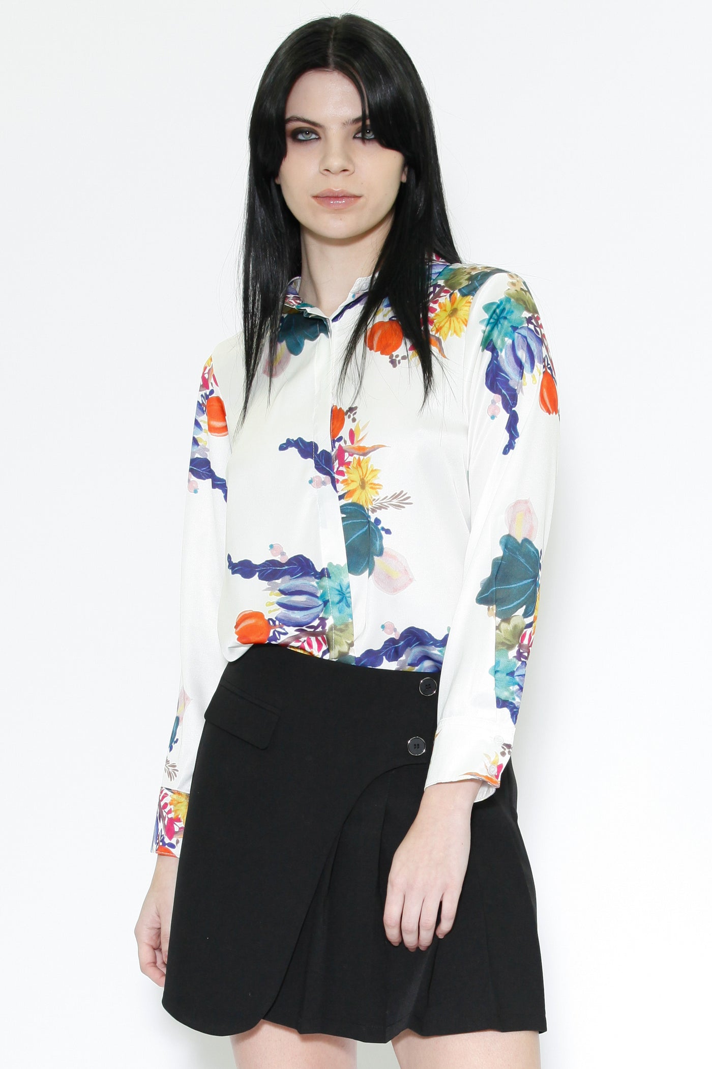 Camisa floral com arte impressa em seda