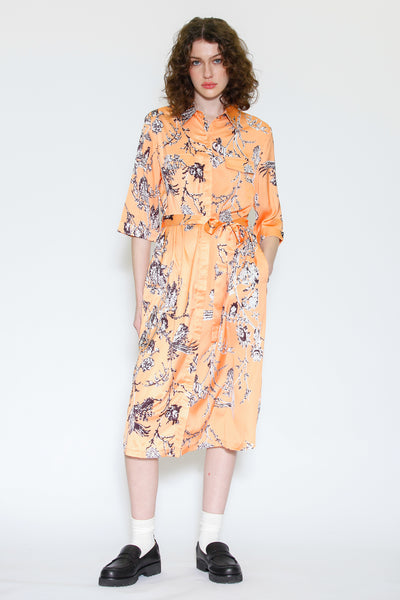 Vestido floral laranja com estampa de seda e botões
