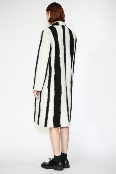 Abrigo de lana pesada a rayas en blanco y negro