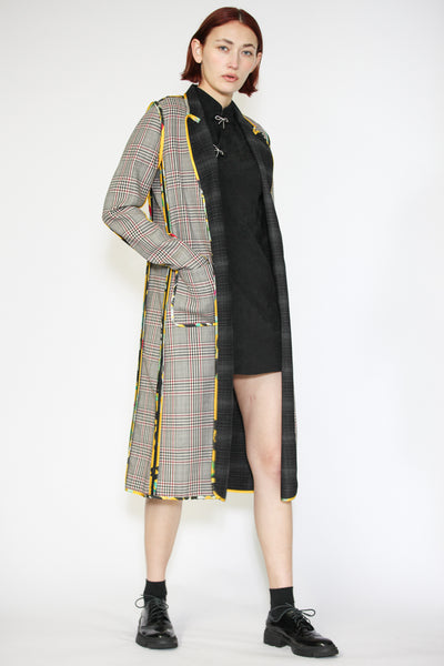 Abrigo reversible con ribetes de seda y cuadros de lana