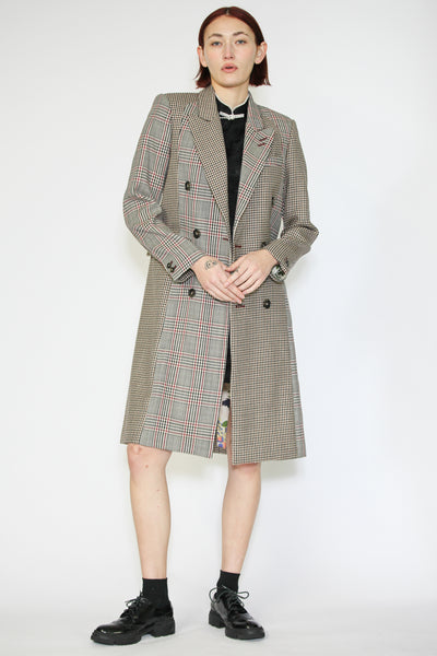 Abrigo con doble botonadura y collage de cuadros de lana