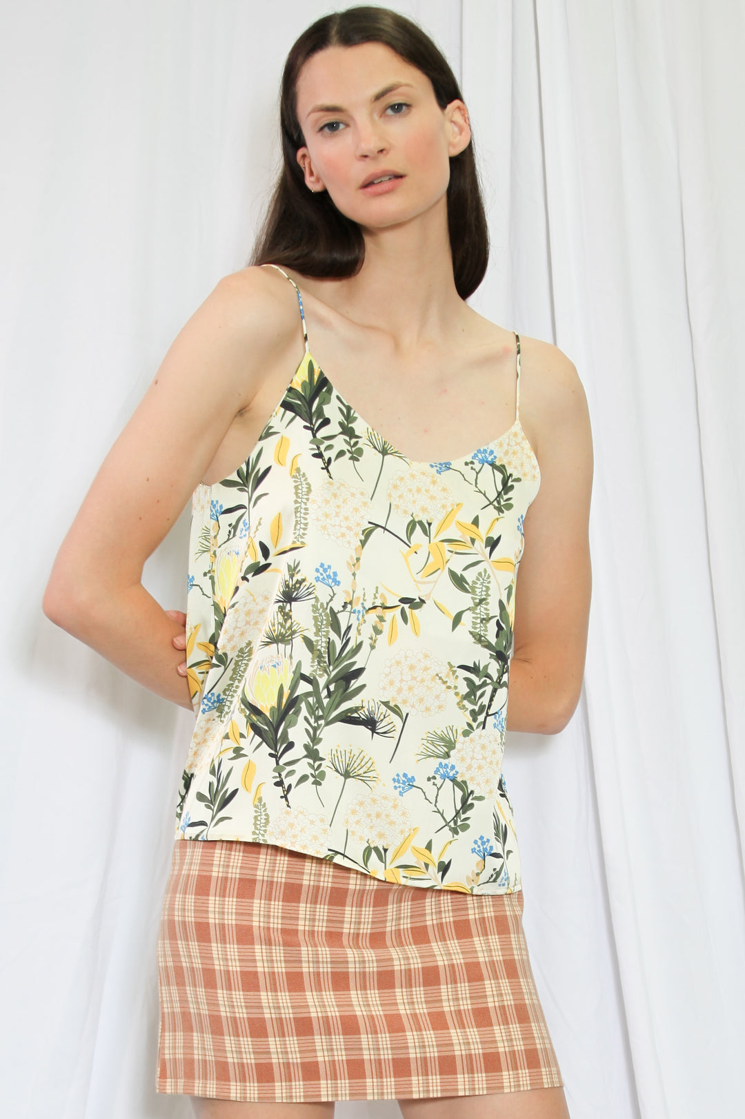 Top de camisola floral bege estampado em seda