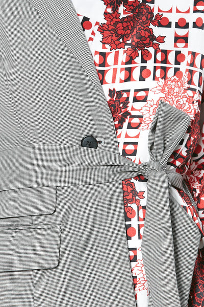Blazer asimétrico estilo kimono rojo estampado de lana y seda