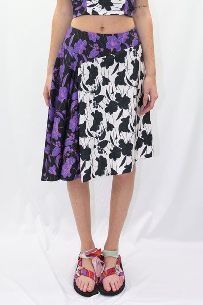 Falda midi asimétrica morada con estampado floral