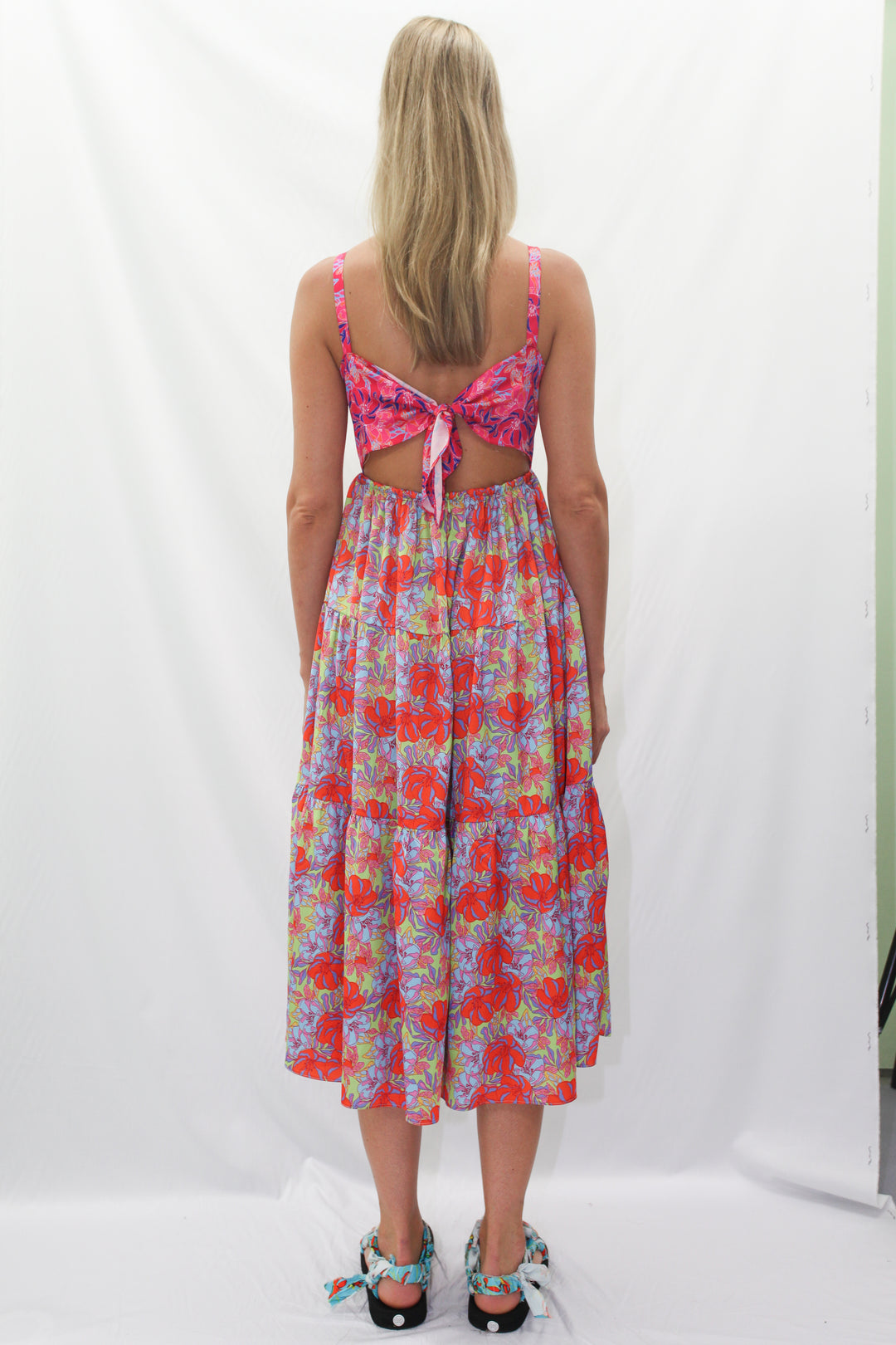 Vestido longo floral rosa estampado em seda