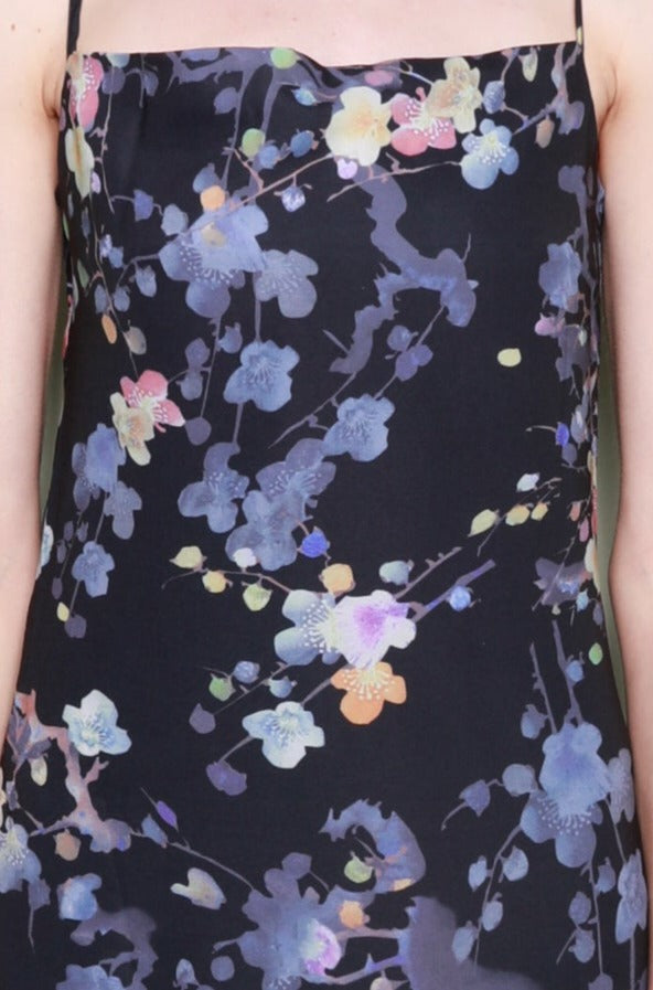 Vestido deslizante floral azul estampado em seda